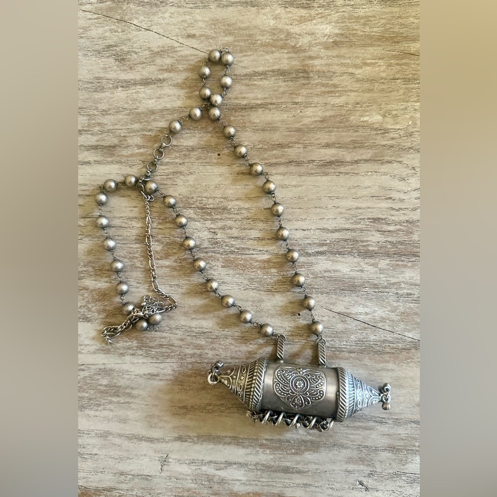 Elegant Indian Silver Pendant Necklace